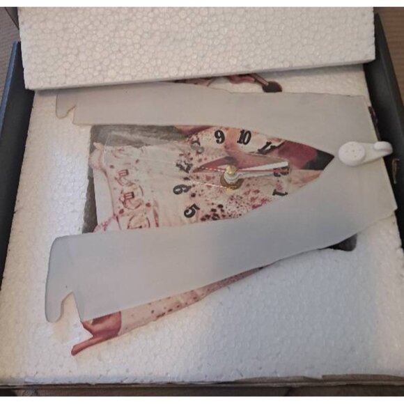 New Elvis Presley Swinging Legs Wall Clock NIB White Jumpsuit Home Decor Photo - Picture 3 of 3